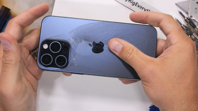 Is iPhone 15 Pro and iPhone 15 Pro Max Breaking?